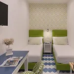 Luxury&romantic With Balcony In Sorrento