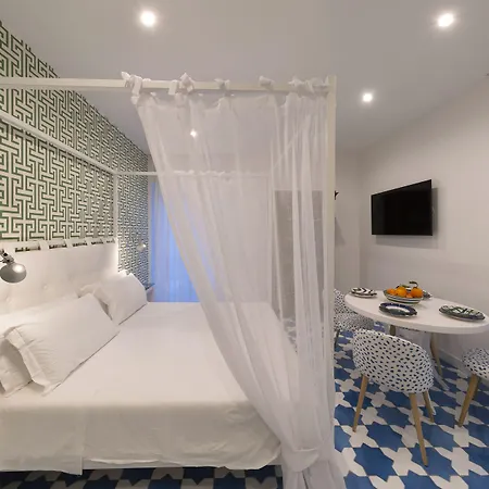 アパート Luxury&romantic With Balcony In